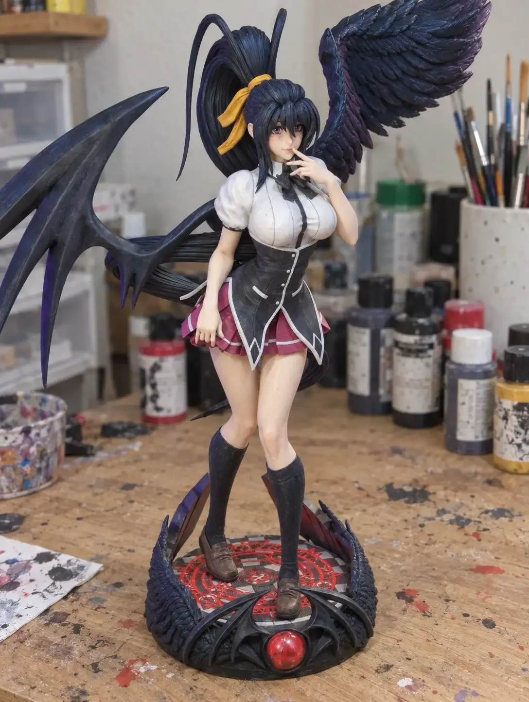 Figure Akeno Himejima com Asas e Base Mágica – Resina Premium Pintada à Mão (18 cm)