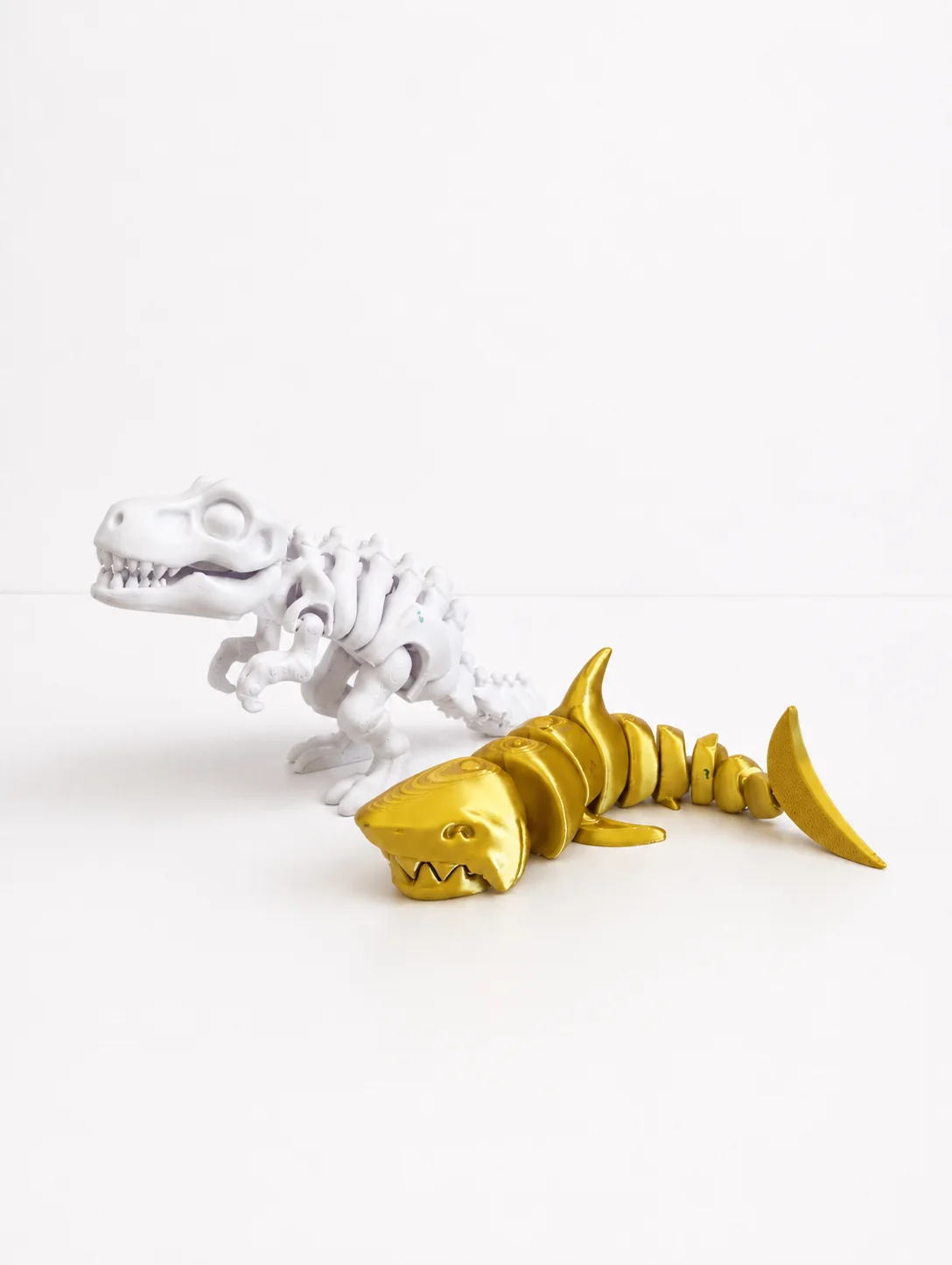 Kit animais articulados - Trex branco + tubarão dourado