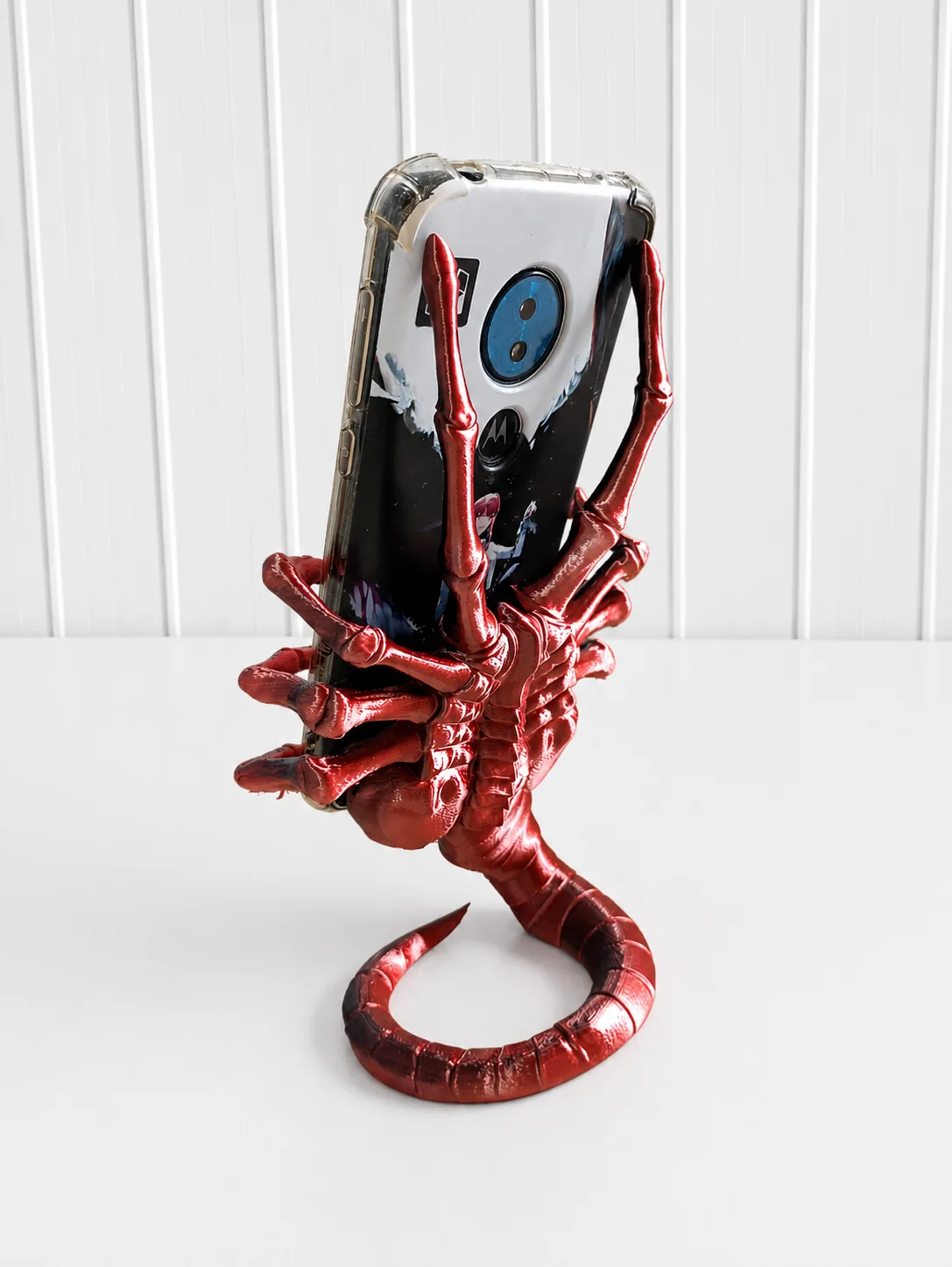 Suporte de mesa para celular escorpião
